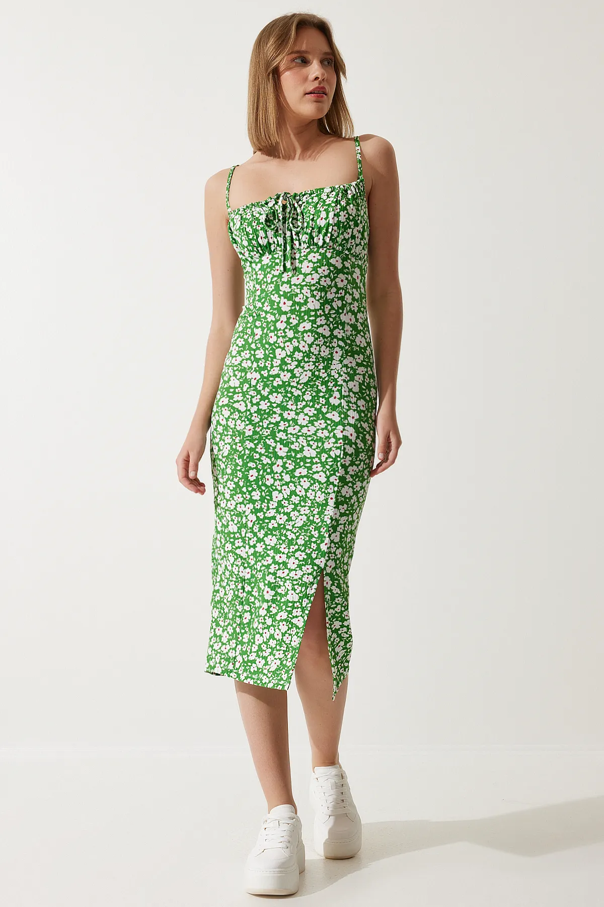 Happiness İstanbul  Grünes Sommerstrickkleid mit Blumenschlitz für Damen CI00029