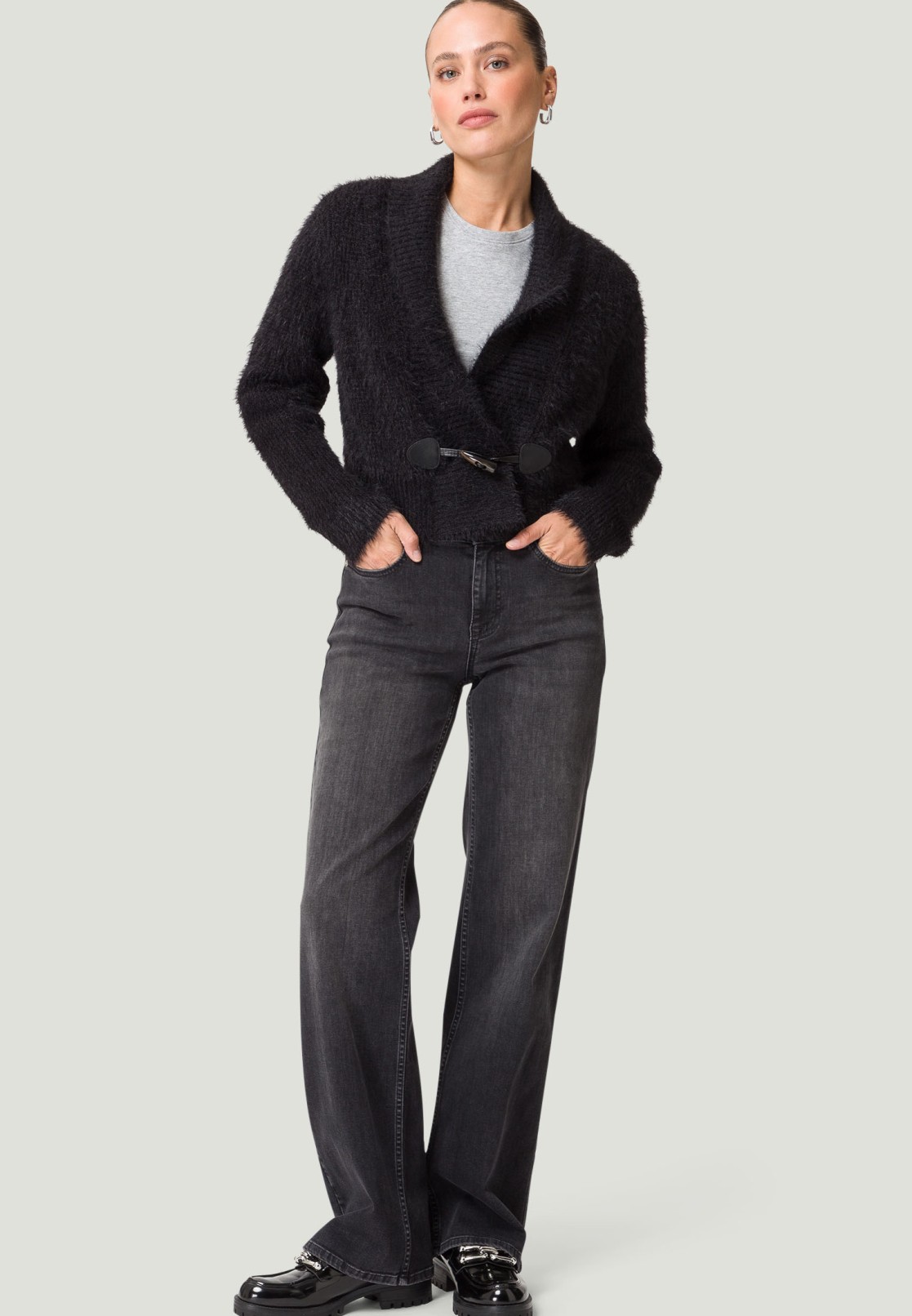 Strickjacke mit Knebelknopf