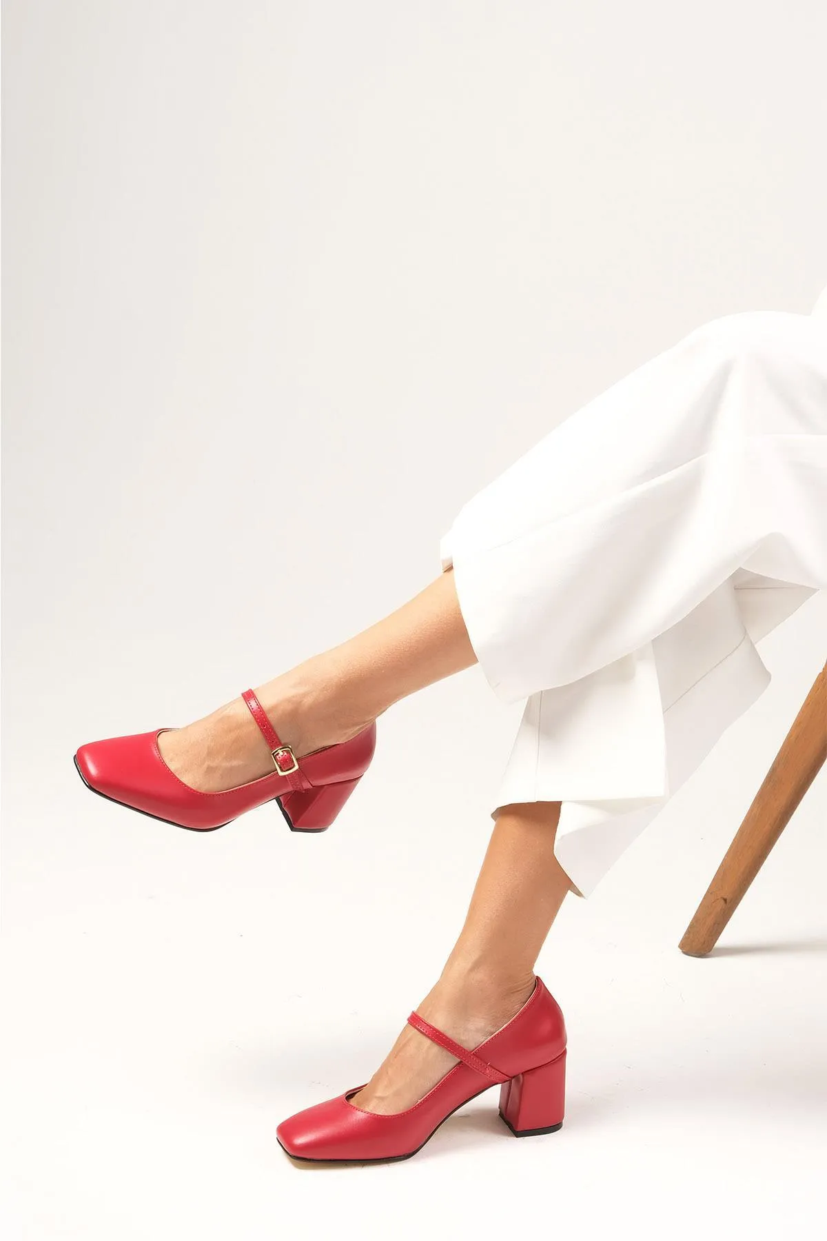 Mio Gusto  Alda Damen-Schuhe mit Absatz, rote Farbe, stumpfe Zehenpartie