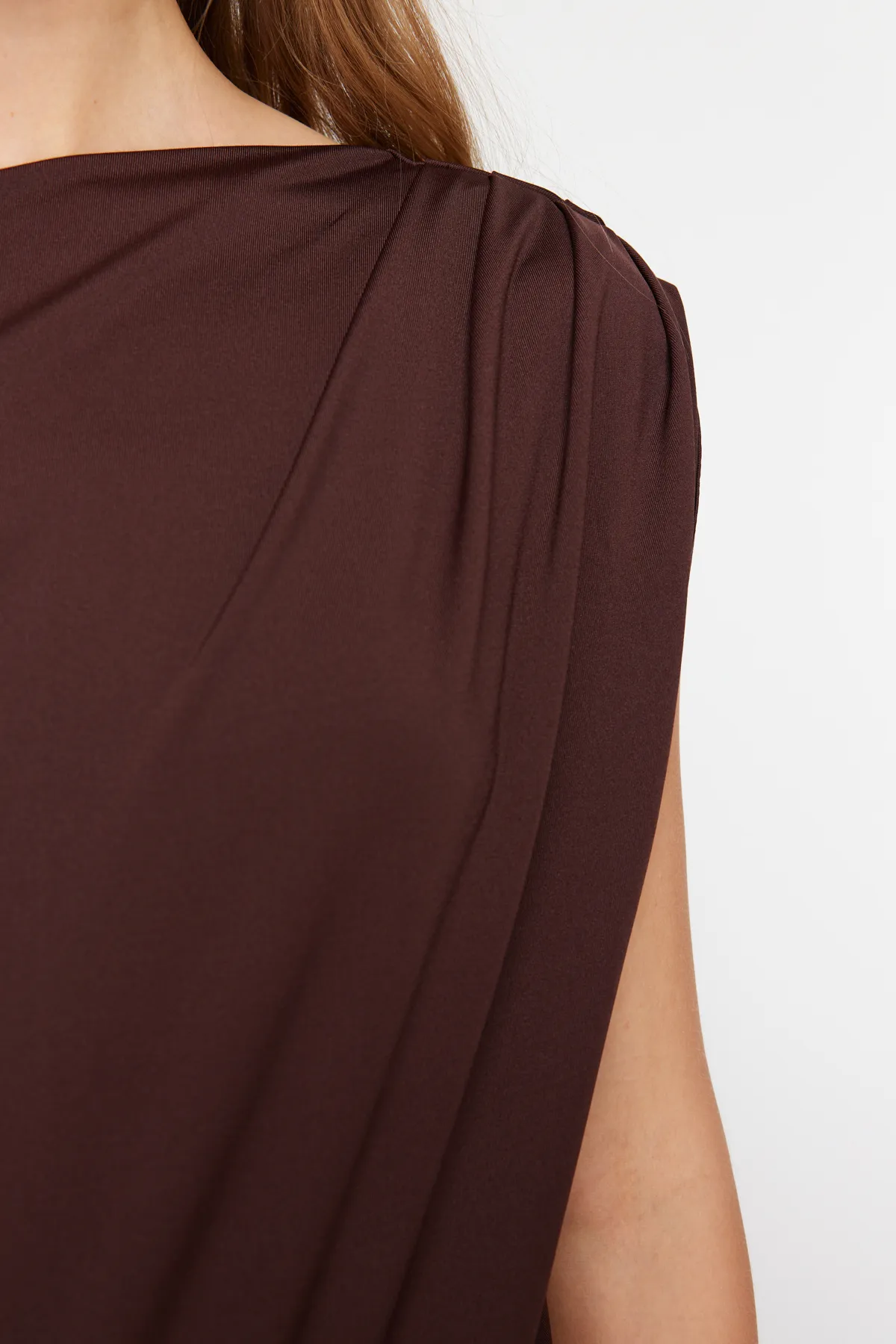 Trendyol Collection  Braune Regular/Normal Fit Asymmetrischer Kragen Ärmellose Stretch-Strickbluse TWOSS24BZ00396