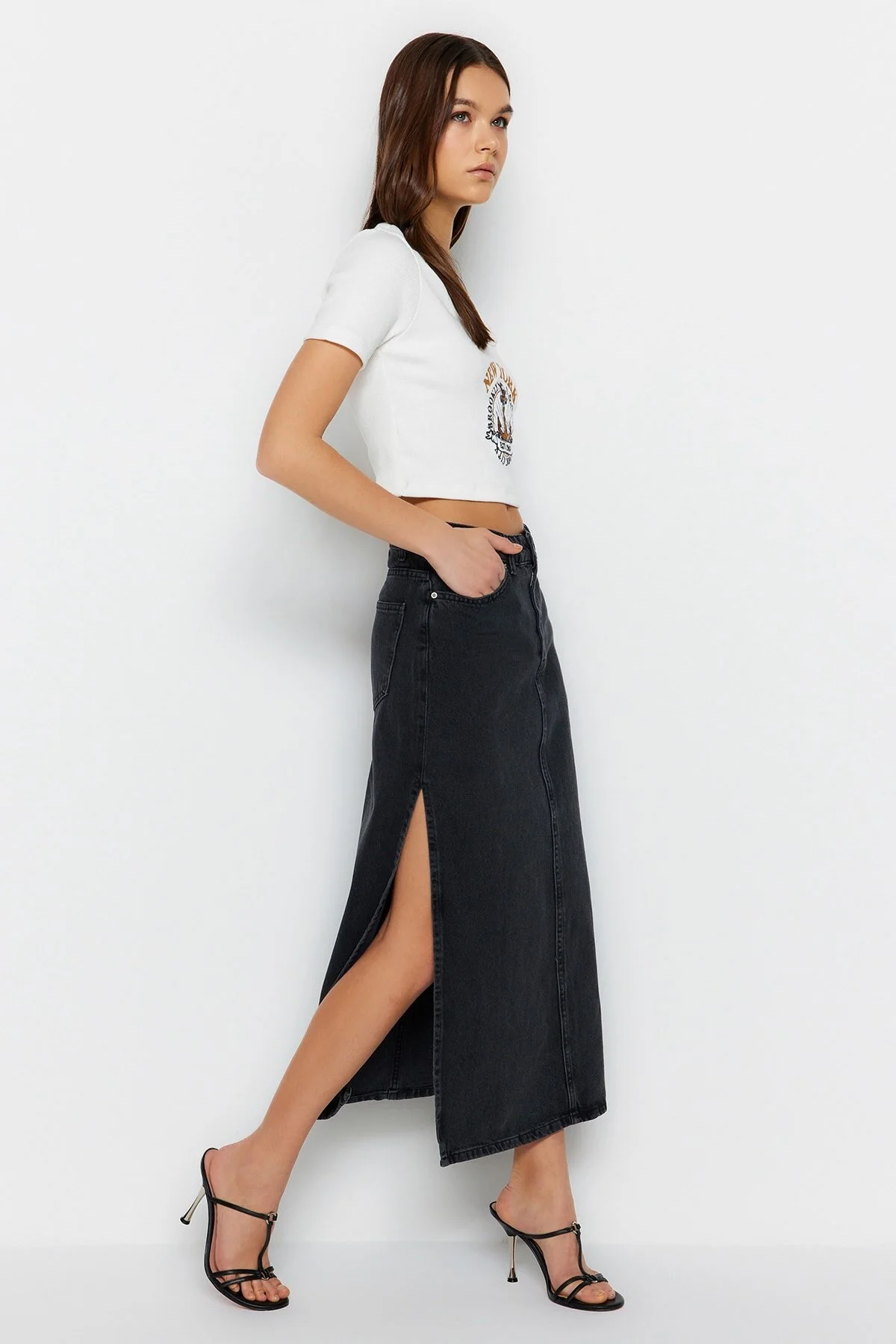 Trendyol Collection  Anthrazitfarbener Maxi-Jeansrock mit Schlitz und hoher Taille TWOSS23ET00109
