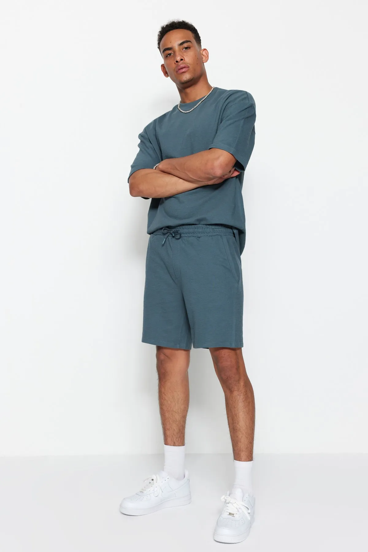 Trendyol Collection  Limited Edition – Strukturierte Shorts aus 100 % Baumwolle in Petrol TMNSS23SR00035