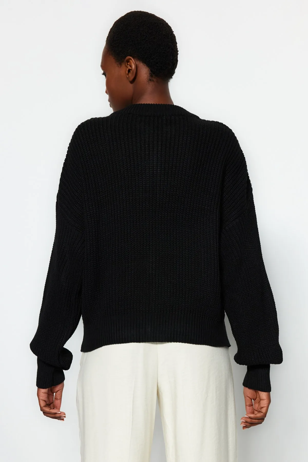 Trendyol Collection  Schwarzer Strickcardigan mit Bomberkragen TWOAW24HI00153
