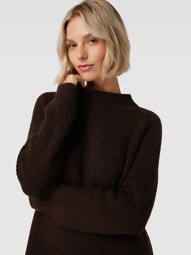 Knielanges Strickkleid mit Stehkragen in dunkelbraun