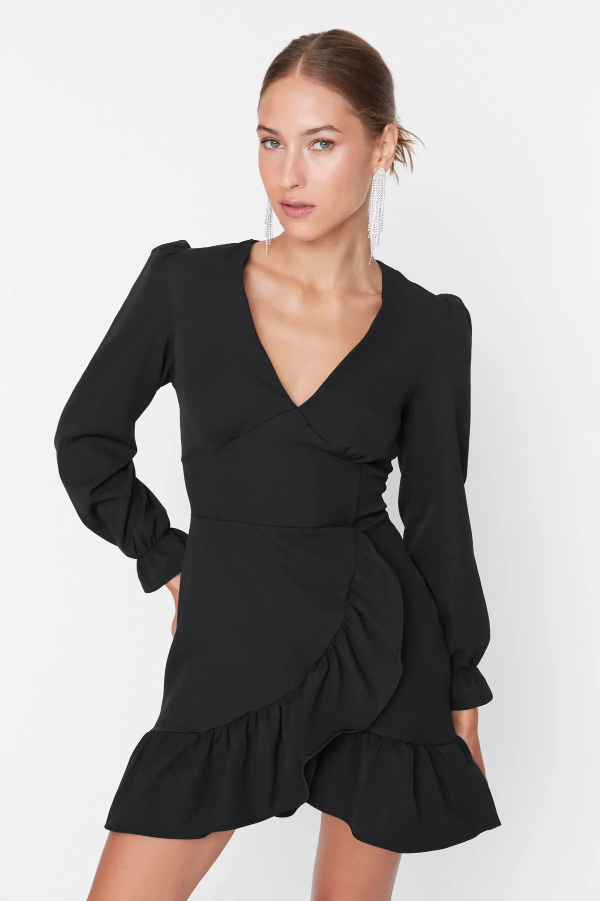 Trendyol Collection  Elegantes Abendkleid mit schwarzen Ärmeln und Details TPRAW23EL00244