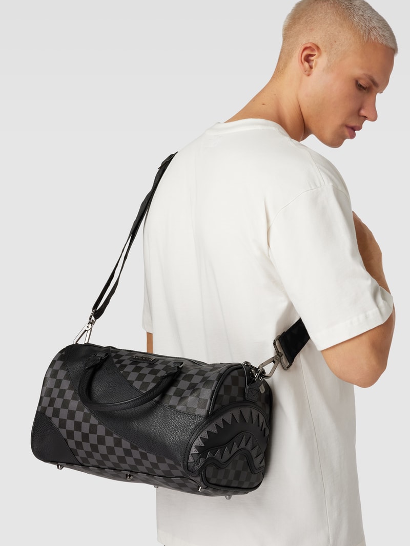 Duffle Bag mit Allover-Muster Modell 'Henny Phantom' in schwarz