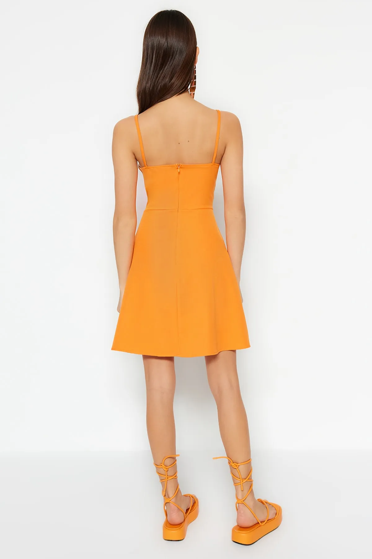 Trendyol Collection  Orangefarbenes A-Linien-Minikleid mit gewebtem Volant TWOSS20EL1123