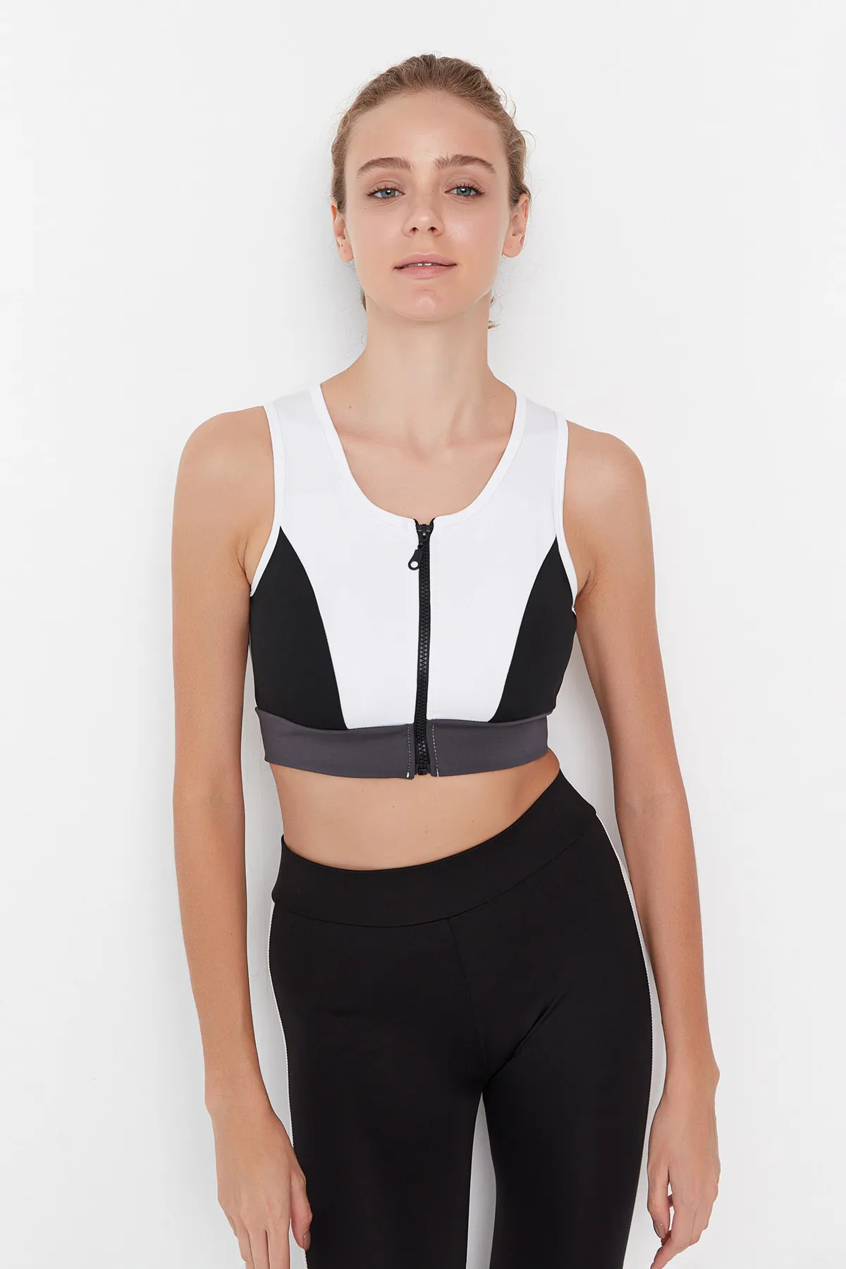 Trendyol Collection  Weißer, farbblockierter, unterstützter/formender gestrickter Sport-BH mit Reißverschluss TWOAW21SS0005