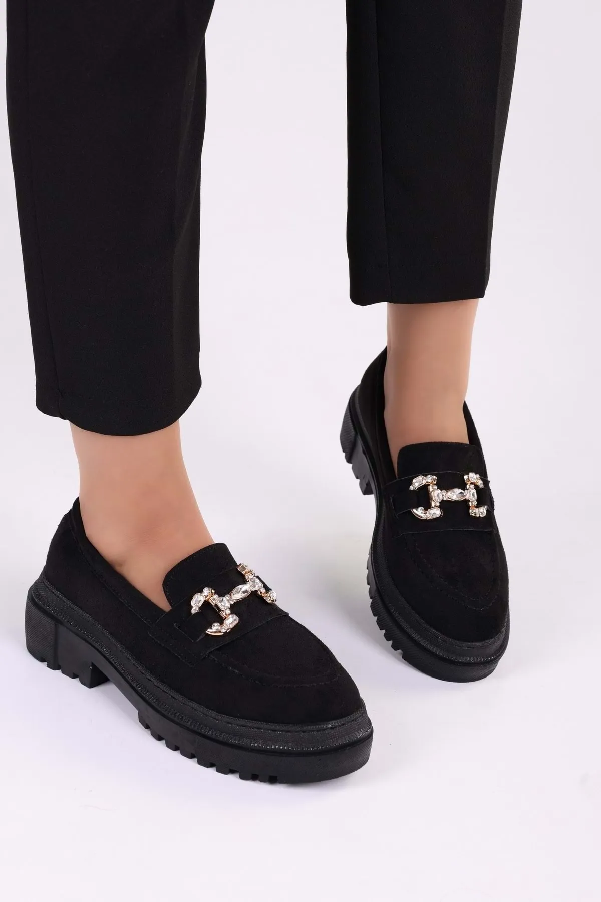 Shoeberry  Damen-Loafer Lucie aus schwarzem Wildleder mit Steinschnalle