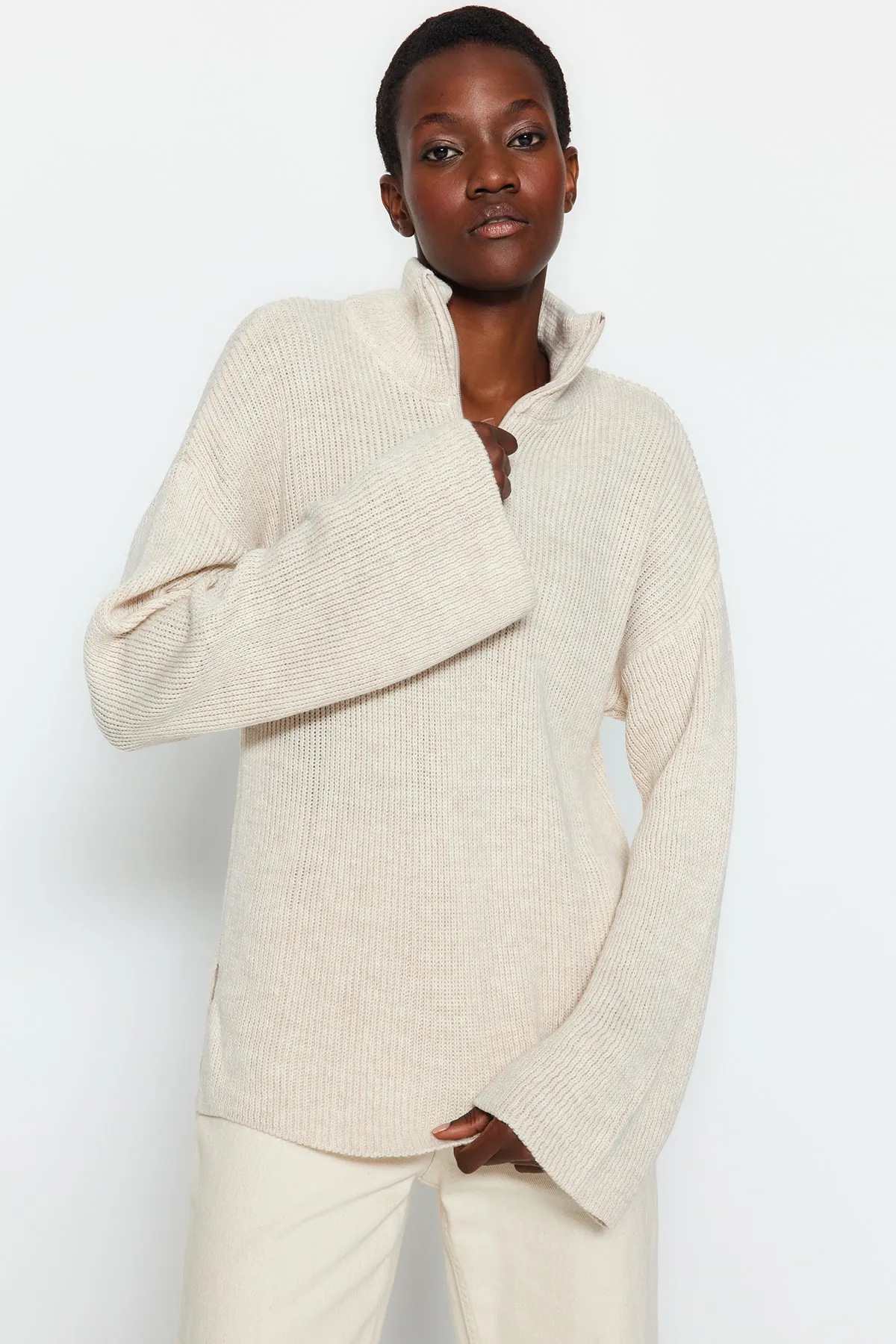 Trendyol Collection  Stone Wide Pattern Strickpullover mit hohem Kragen und Reißverschluss TWOAW24KZ00507