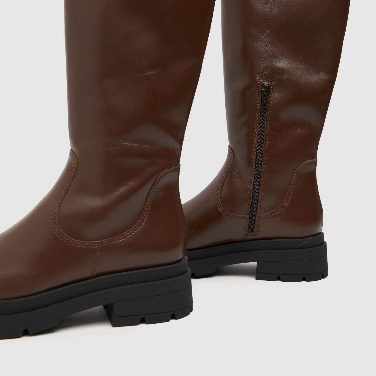 Schuh Drew bőr térdcsizma sötétbarna színben