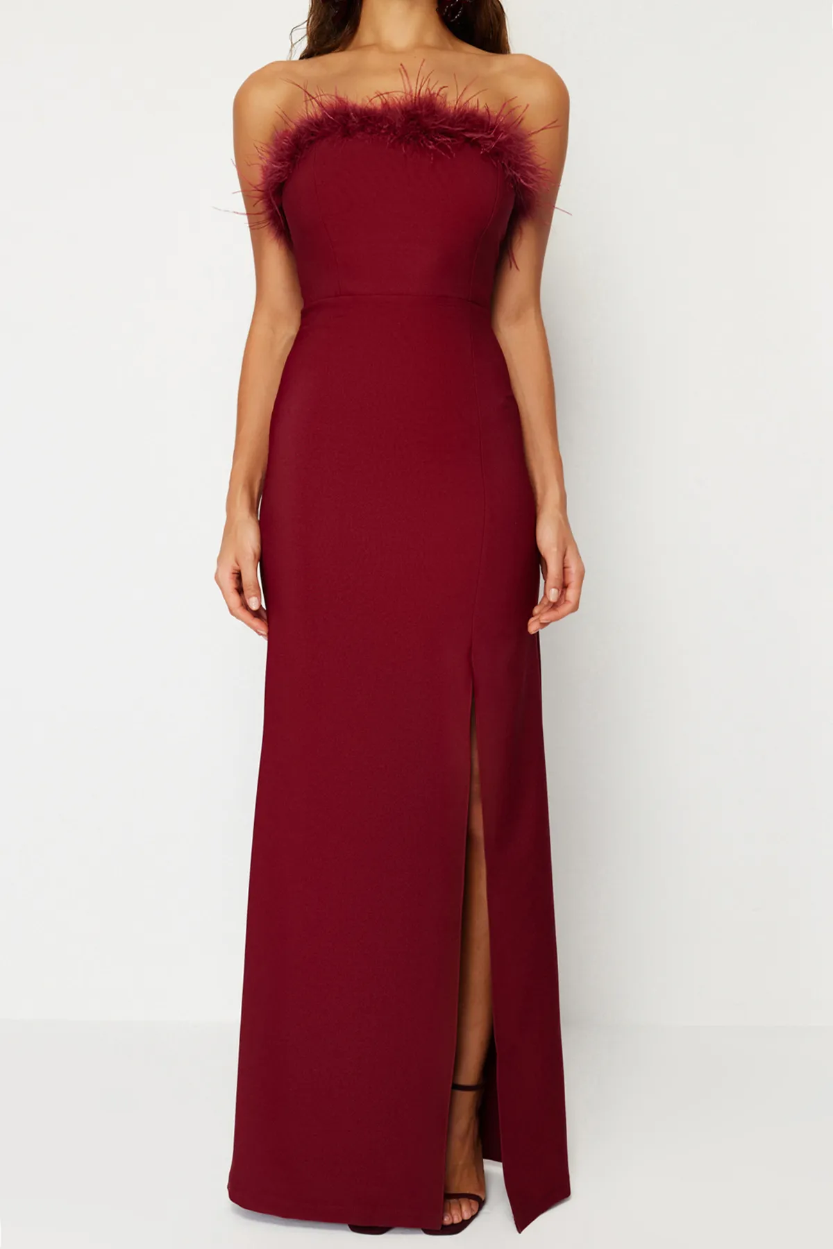 Trendyol Collection  Burgunderrotes, figurbetontes Abendkleid aus Webstoff TPRSS22AE0095