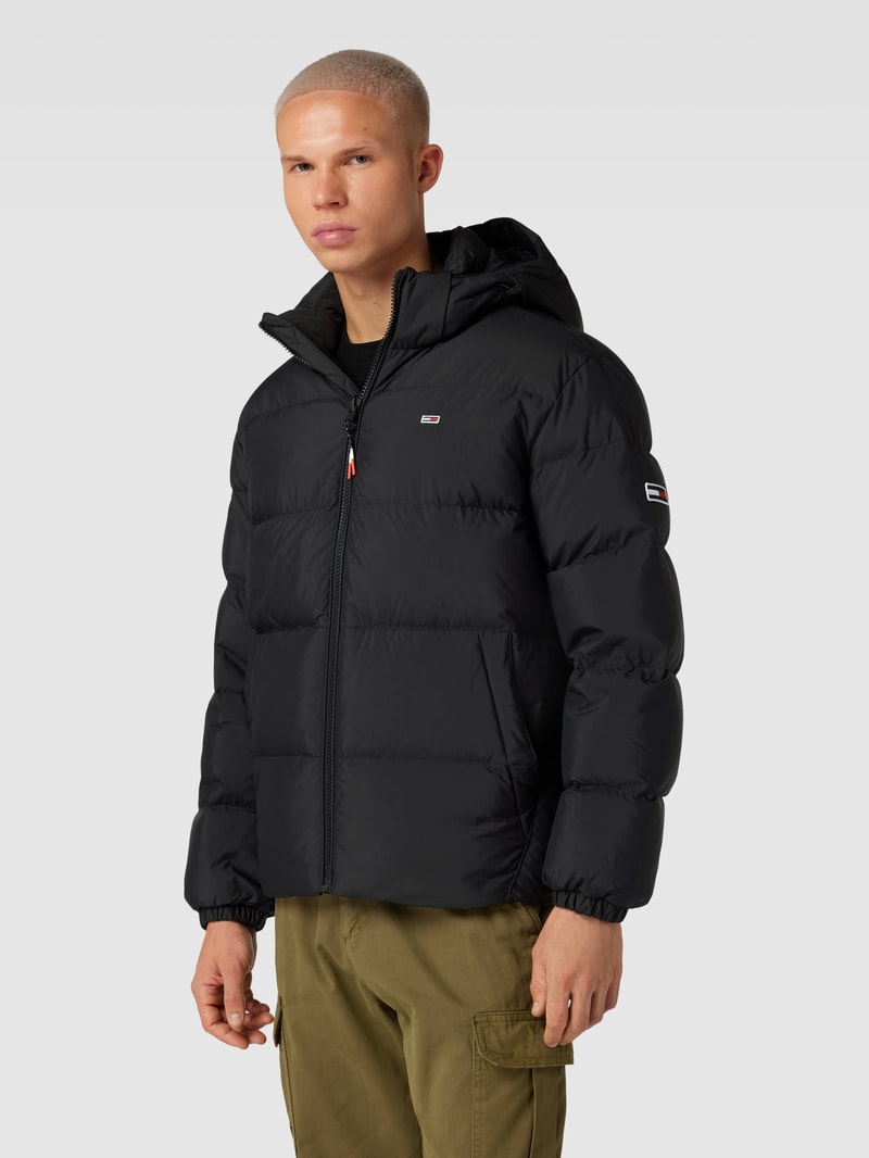 Steppjacke mit Kapuze Modell 'ESSENTIAL' in schwarz