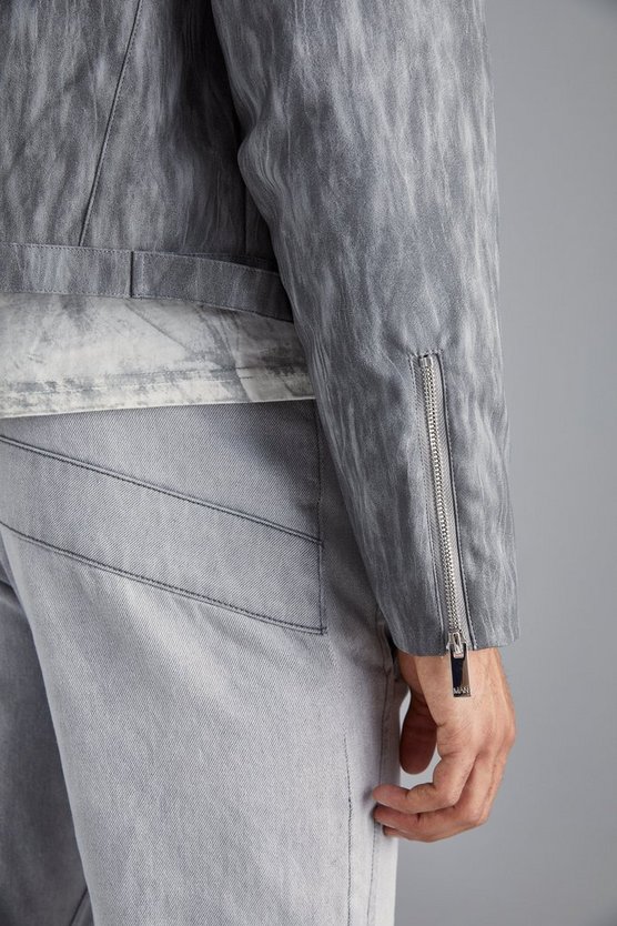 Kastige Bikerjacke mit Trichterkragen