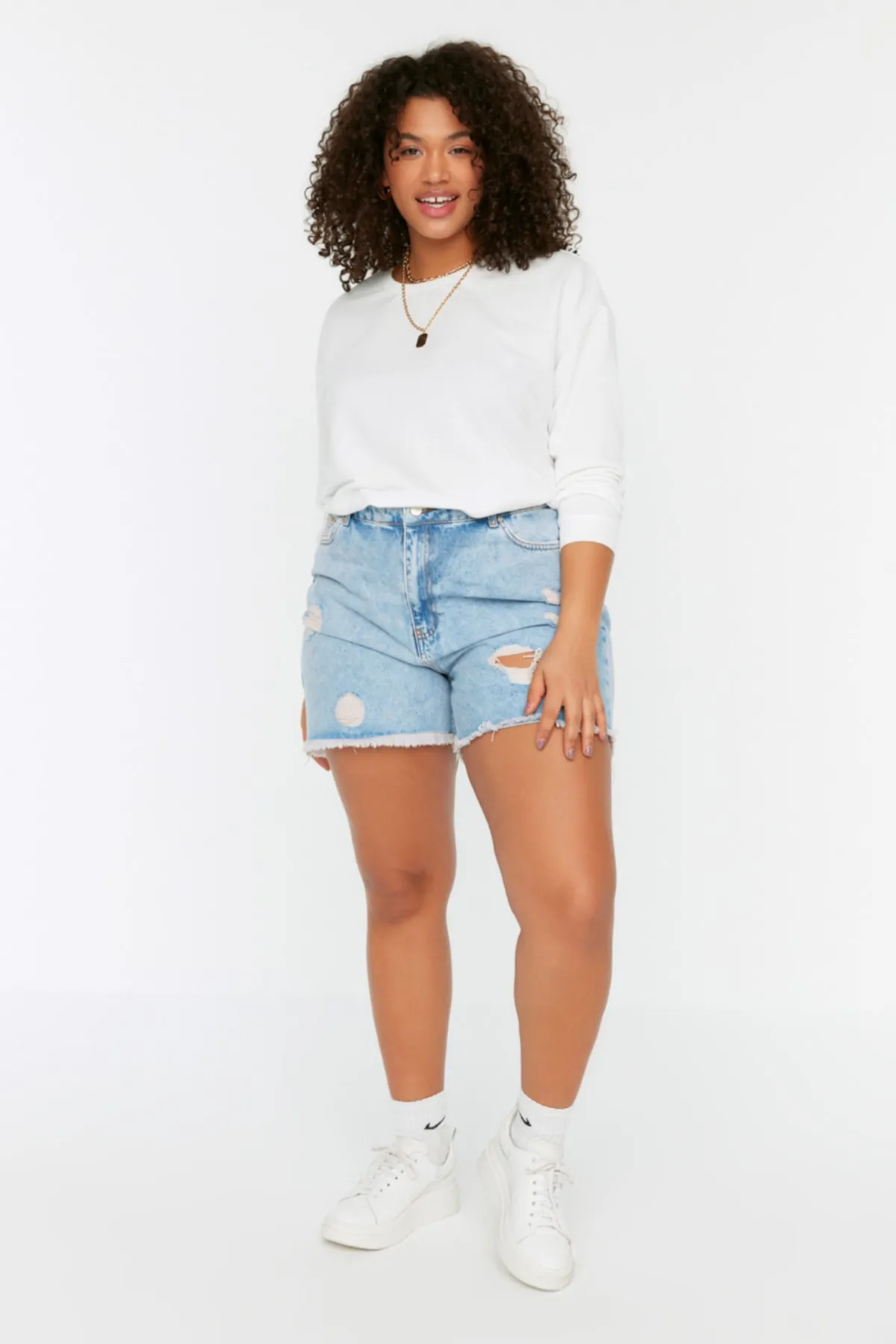 Trendyol Curve  Blaue Jeansshorts und Bermuda TBBSS22SR0165