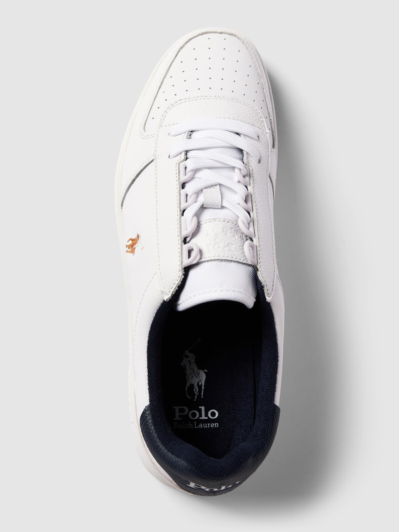Sneaker mit Label-Stitching in weiß