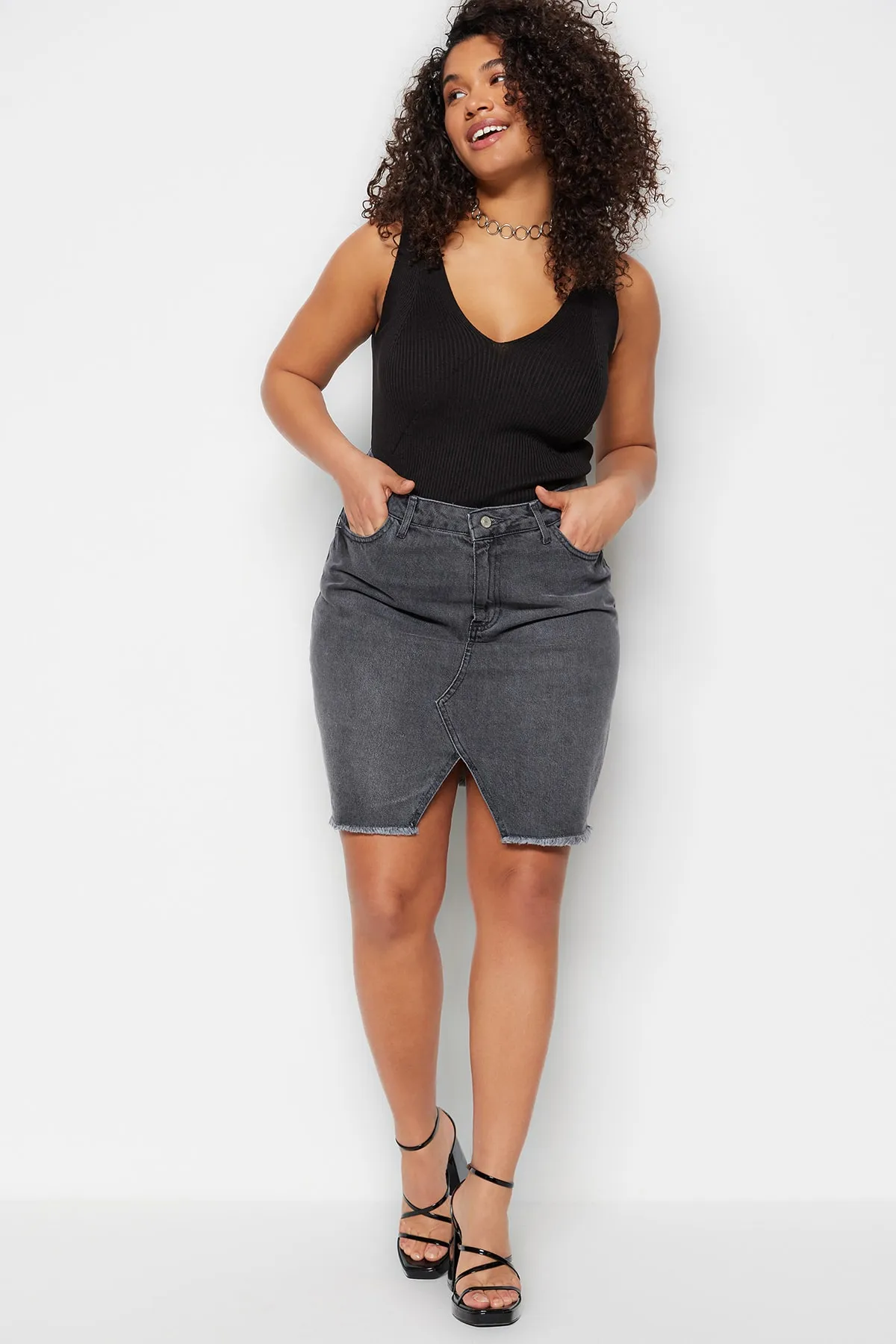 Trendyol Curve  Grauer Jeansrock mit Schlitz und hoher Taille TBSSS23AZ00006