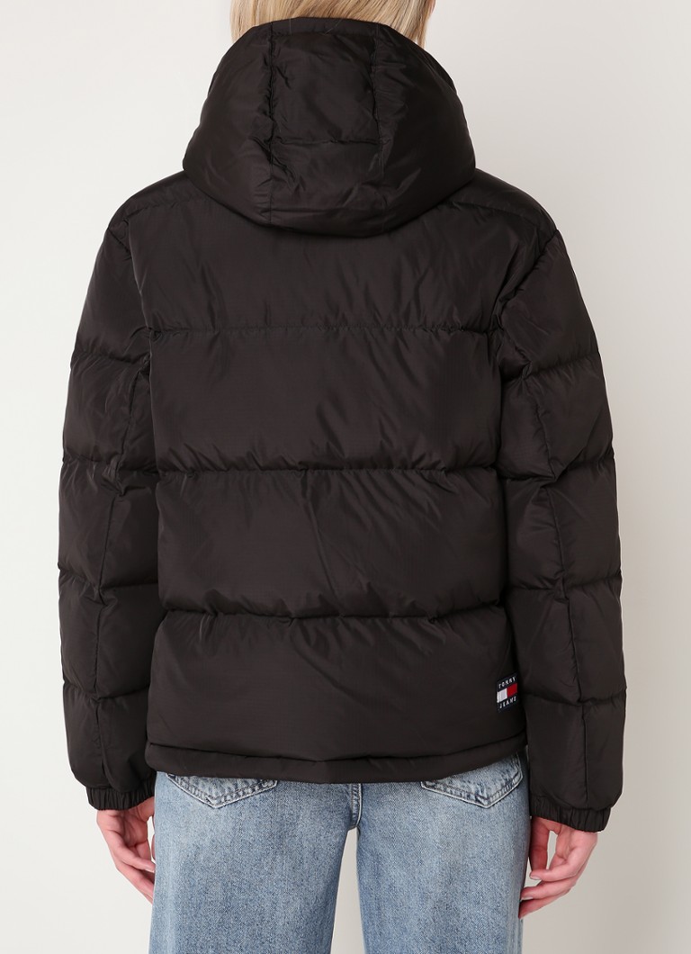 Prošívaná bunda Tommy Hilfiger s péřovou výplní a kapsami na zip