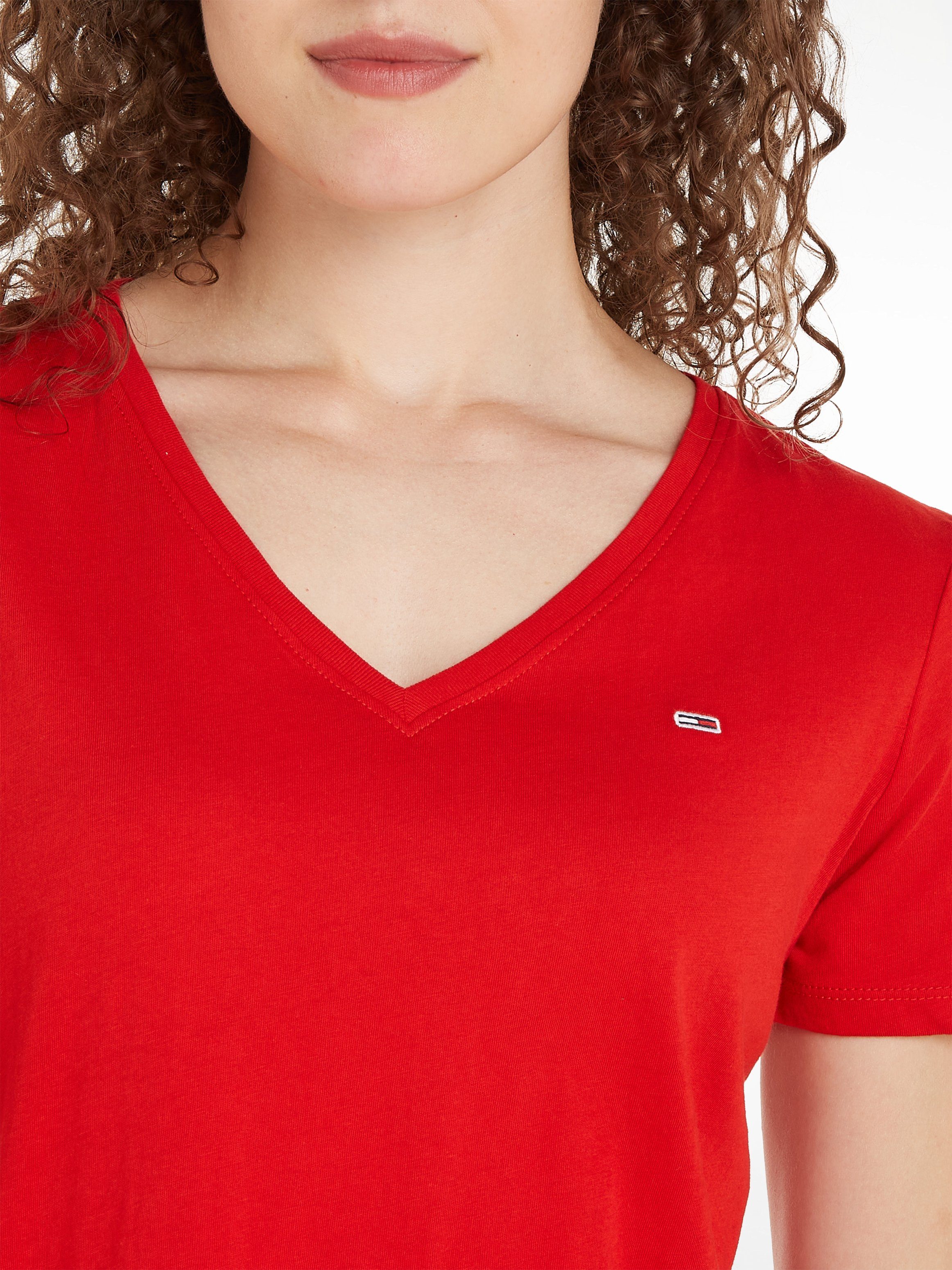Tommy Jeans V-Shirt mit Tommy Jeans Logo-Flag auf der Brust