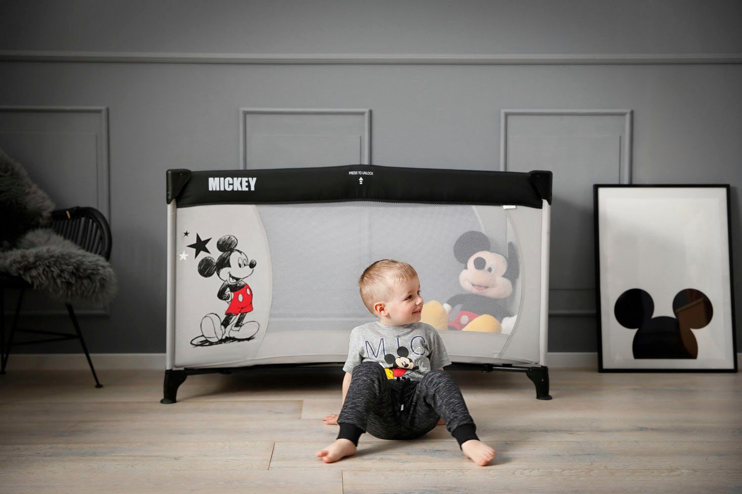 Hauck Baby-Reisebett Dream N Play - Mickey Stars, inkl. Transporttasche