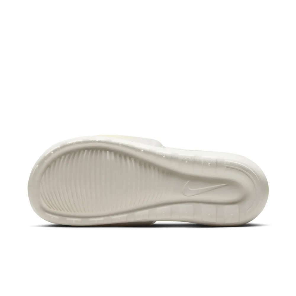 Nike Victori One CN9676-107 / weiss