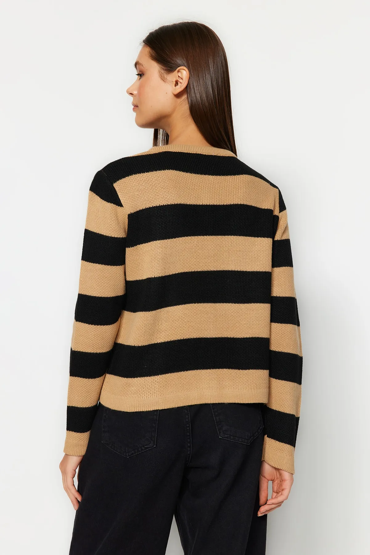 Trendyol Collection  Kamel gestreifter Basic-Strick-Cardigan TWOAW24HI00091