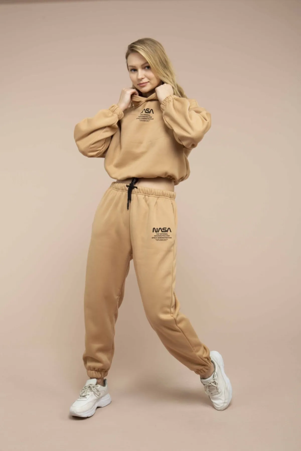 La Mela  Kamelfarbener NASA-Fleece-Trainingsanzug für Damen