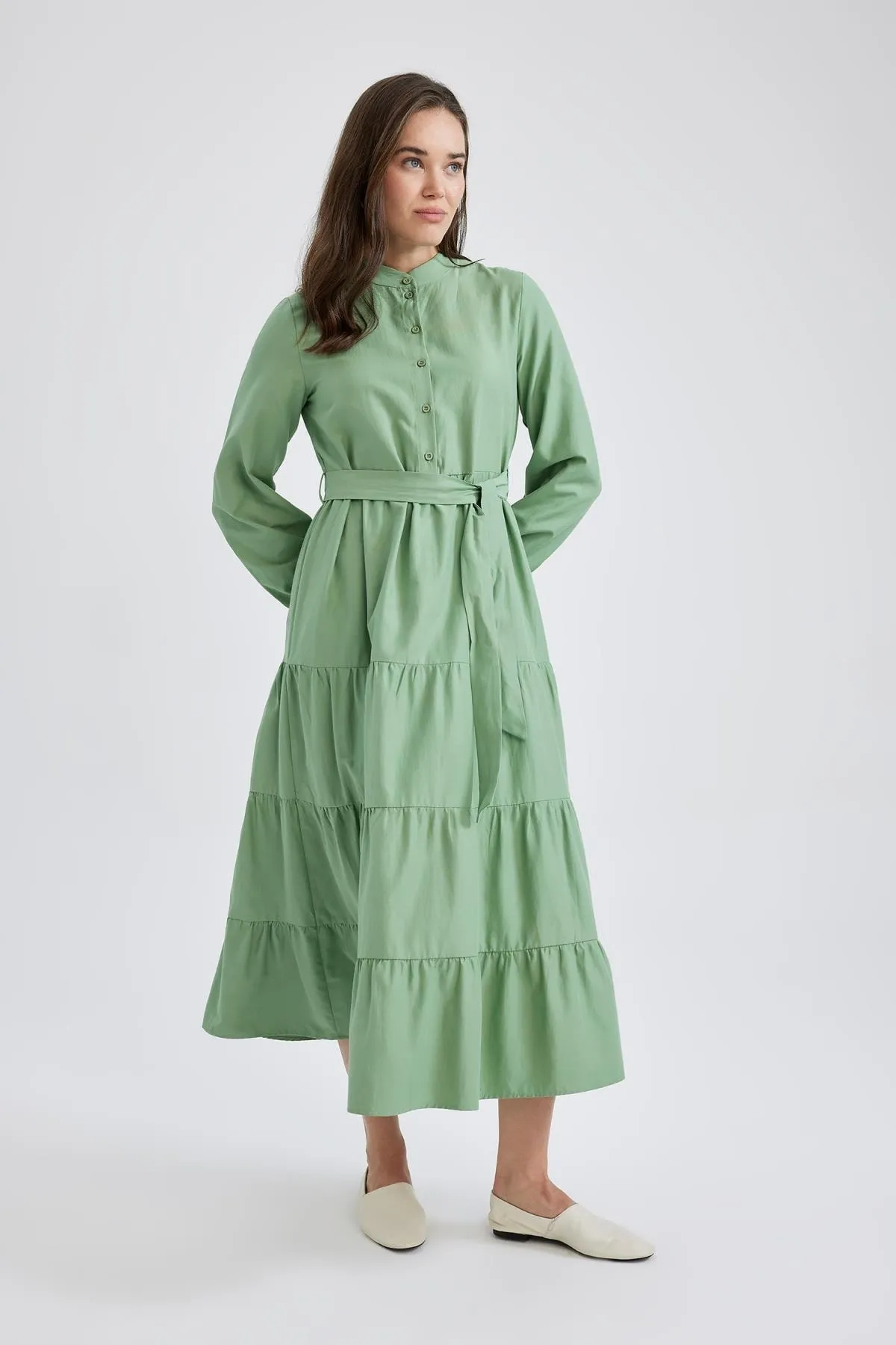 DeFacto  Basic-Maxikleid aus Popeline mit langen Ärmeln und Gürtel und Rundhalsausschnitt
