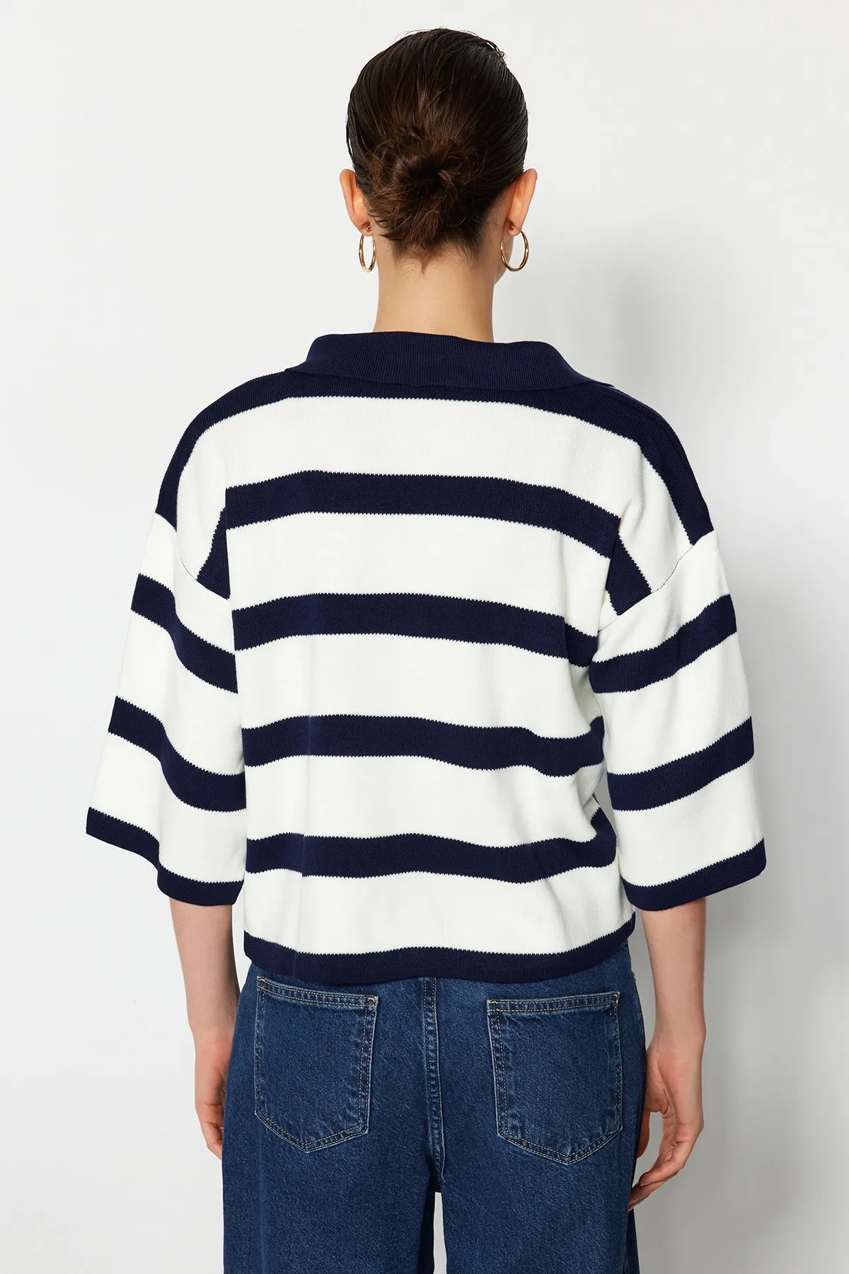 Trendyol Collection  Marineblauer Basic-Strickpullover mit Streifen TWOAW23BZ00001