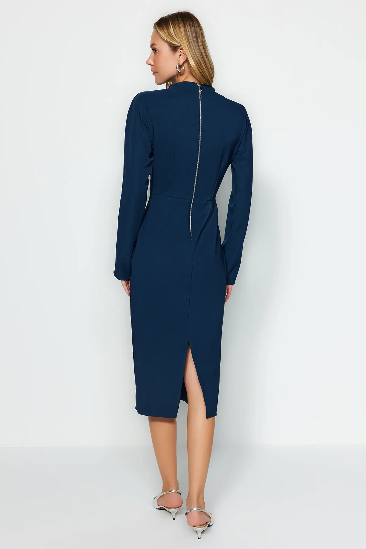 Trendyol Collection  Petrolblaues, gerade geschnittenes, detailliertes Webkleid mit Raffung TWOAW24EL00299