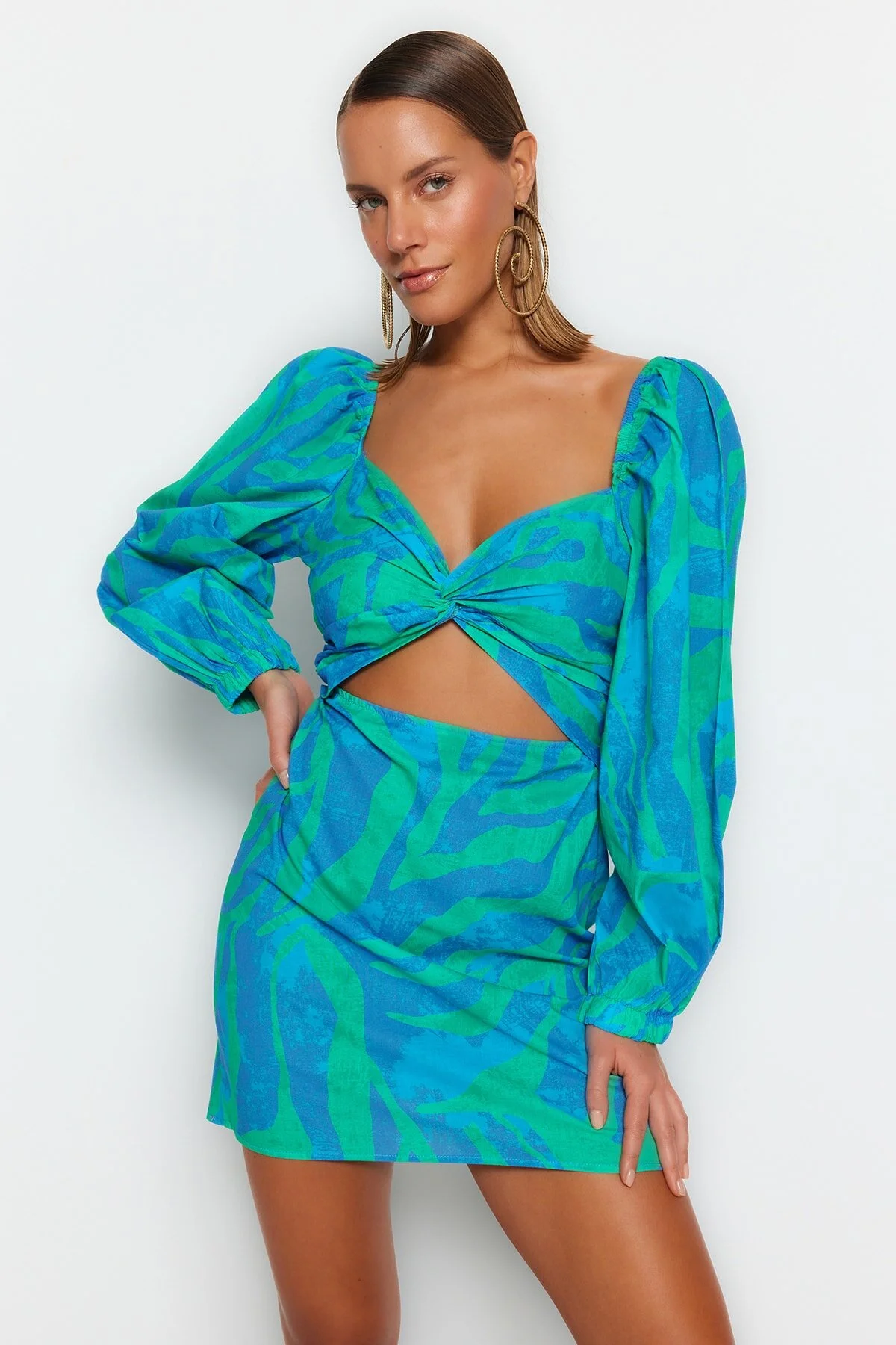 Trendyol Collection  Mini-Strandkleid aus 100 % Baumwolle mit gewebtem Cut-out/Fenster und abstraktem Muster TBESS23EL00175