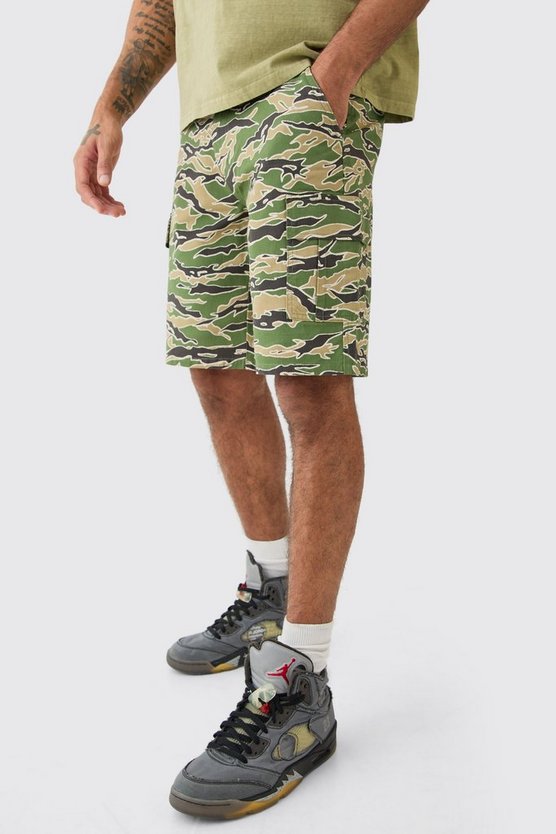 Lockere Camouflage Cargo-Shorts