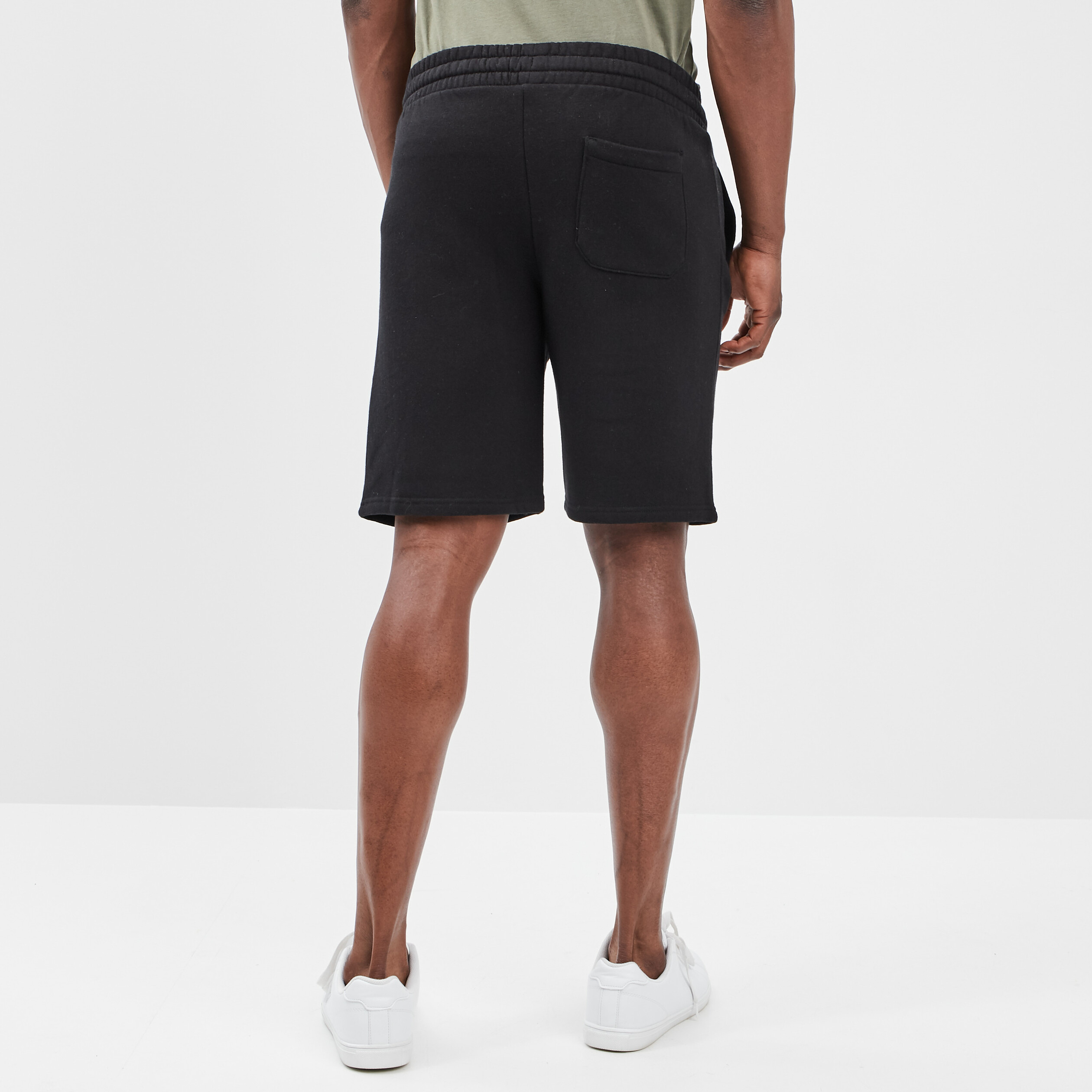 Short molletonné droit noir homme | La Halle