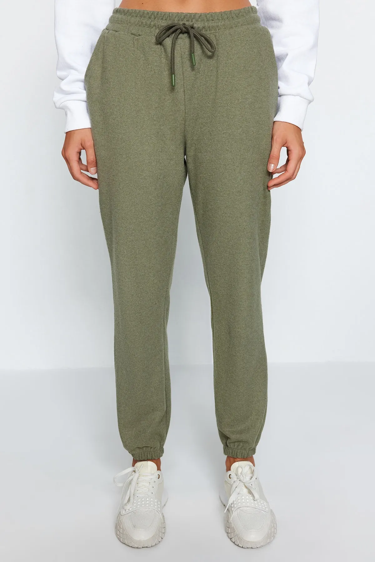 Trendyol Collection  Khakifarbene Thessaloniki-Sport-Jogginghose mit bequemer Passform und Taschenstrick TWOAW21EA0168