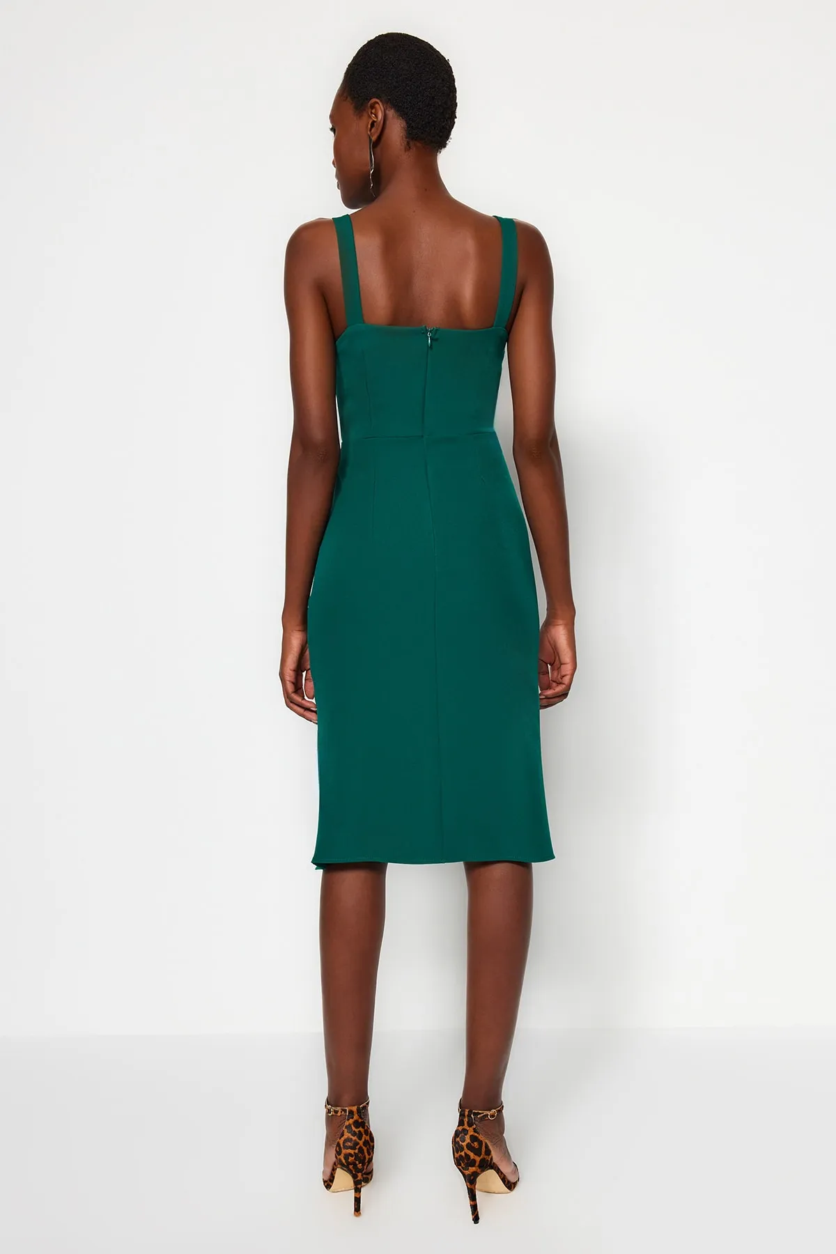 Trendyol Collection  Grünes Midi-Webkleid mit Ösendetail und Schlitz TWOSS19EL0079