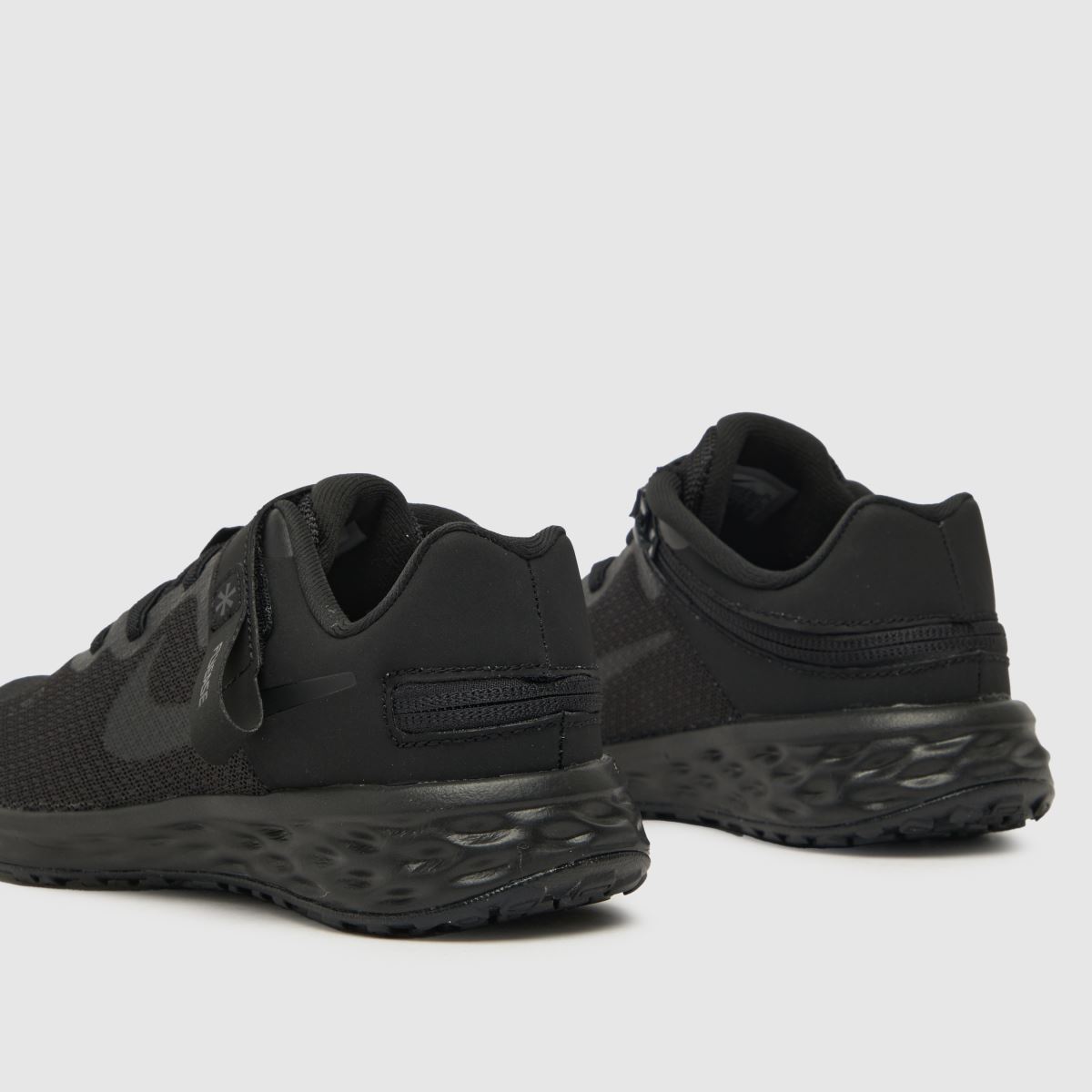 Črni športni copati Nike Revolution 6 Flyease za otroke