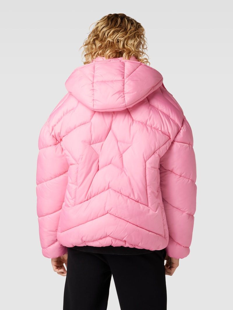 Steppjacke mit Label-Detail in pink