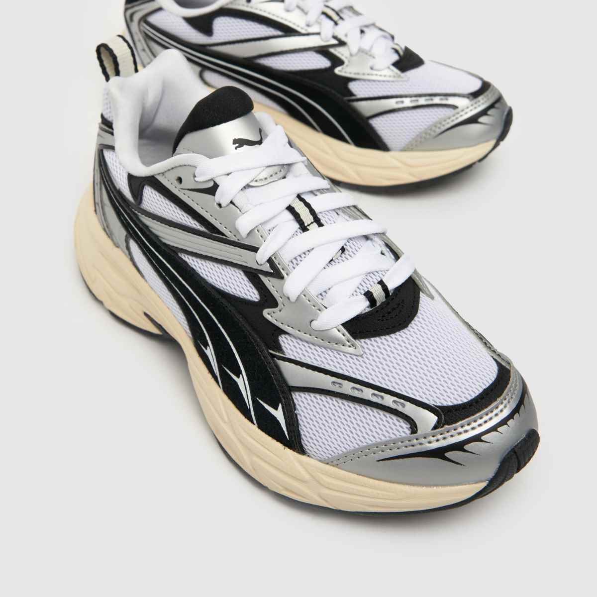 PUMA morphic retro-sneakers i vitt och svart
