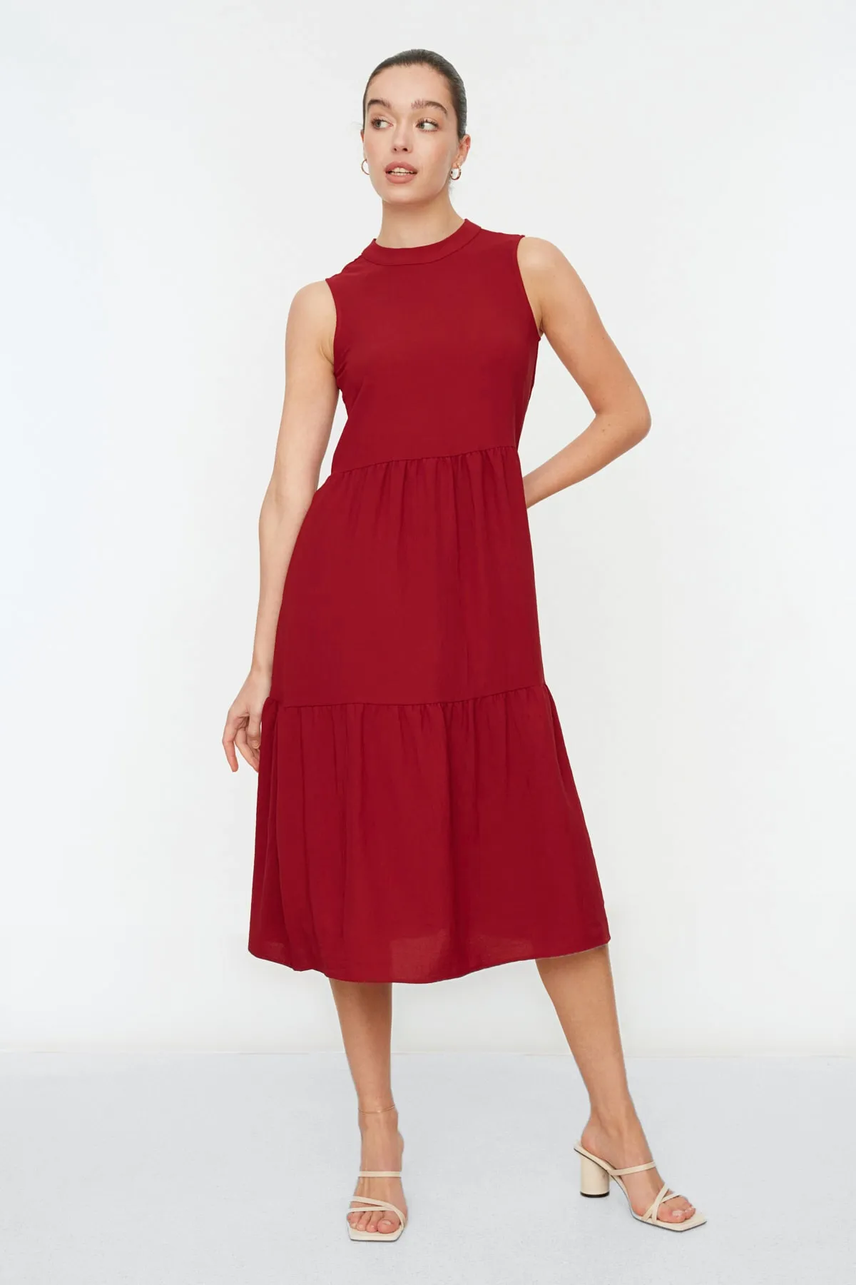 Trendyol Collection  Burgunderfarbenes, gerade geschnittenes Midi-Webkleid mit Stehkragen TWOSS20EL1864