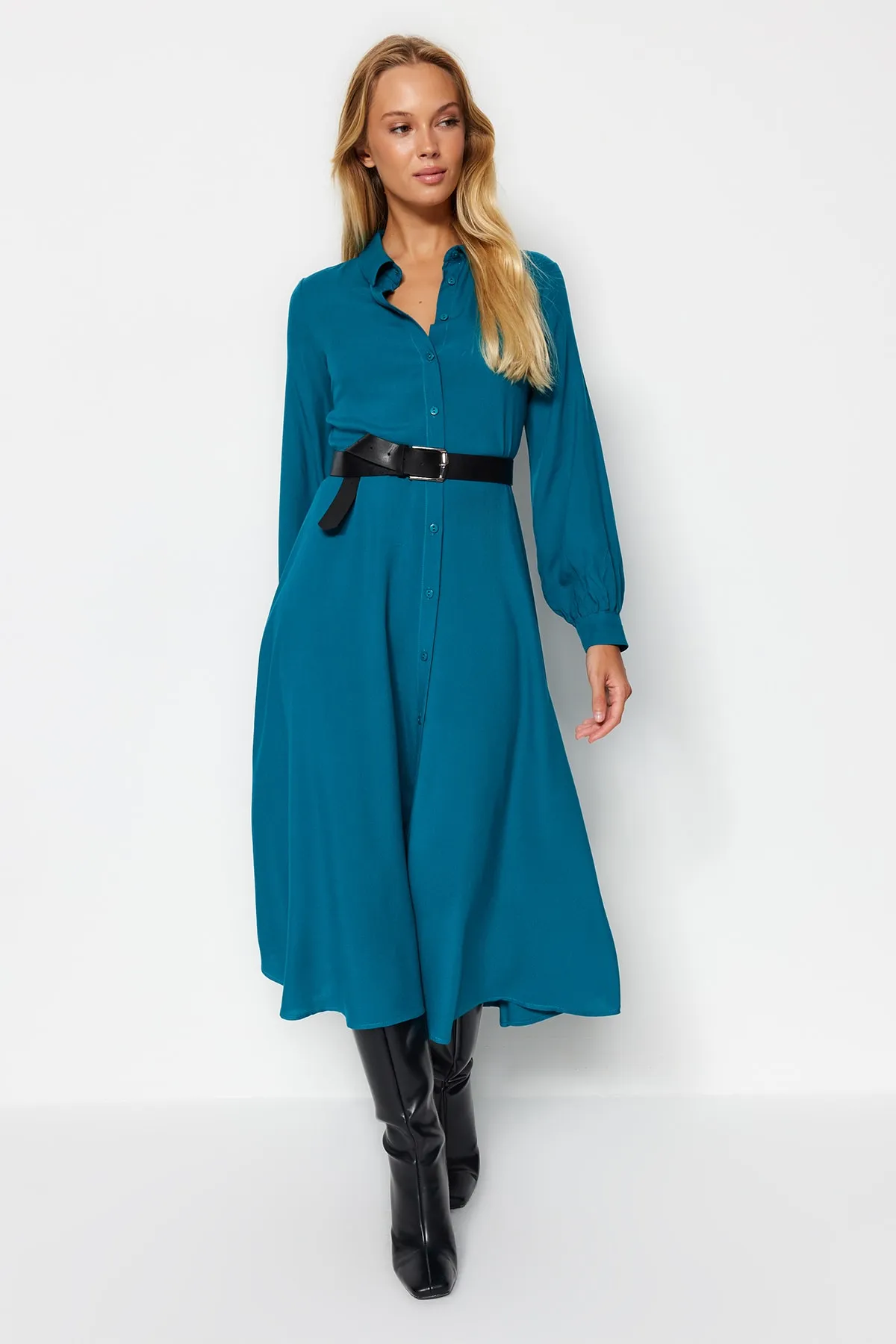 Trendyol Collection  Gewebtes Kleid aus Ölgewebe TWOAW21EL1428