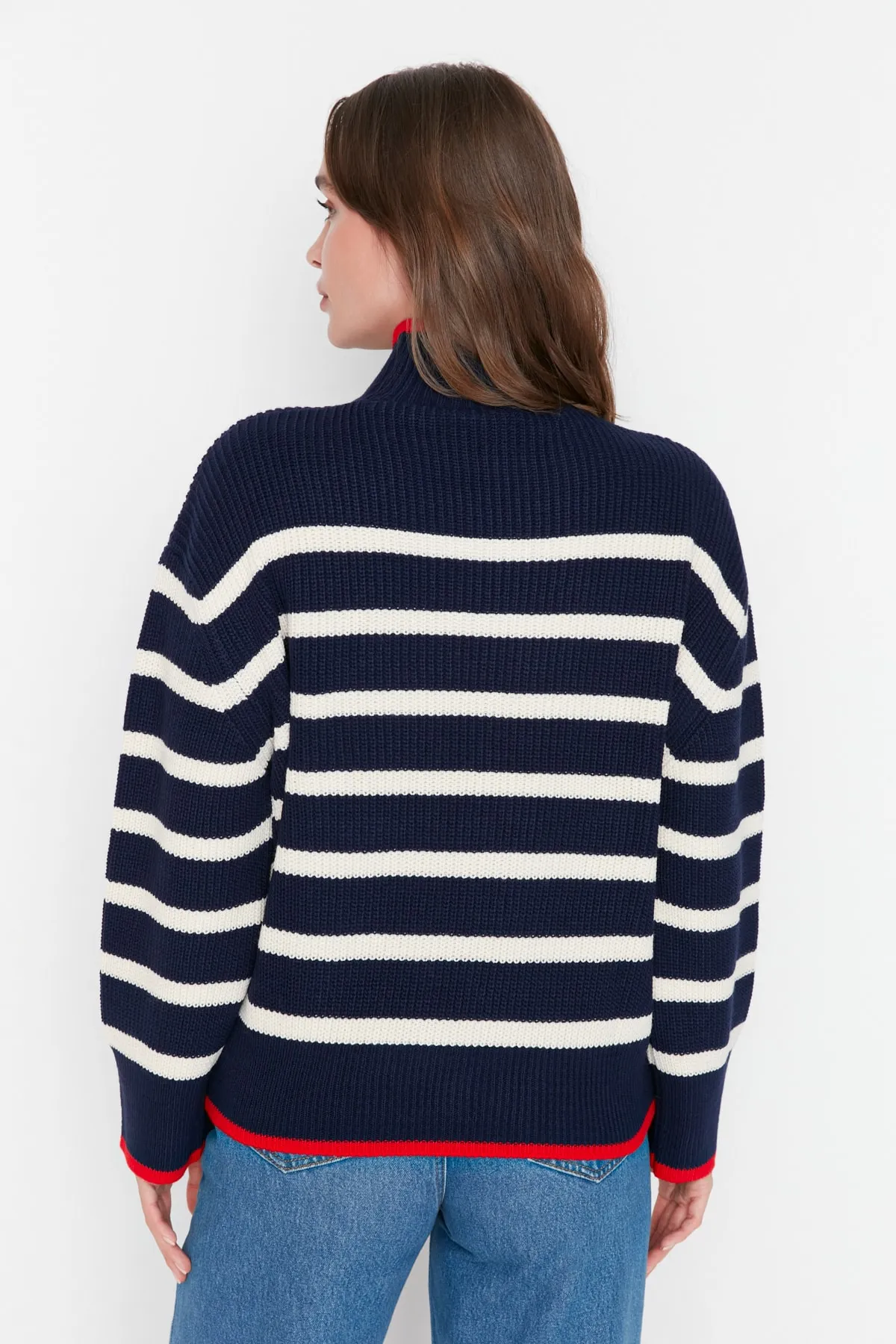 Trendyol Collection  Marineblauer, gestreifter Strickpullover mit weiter Passform TWOAW23KZ01446