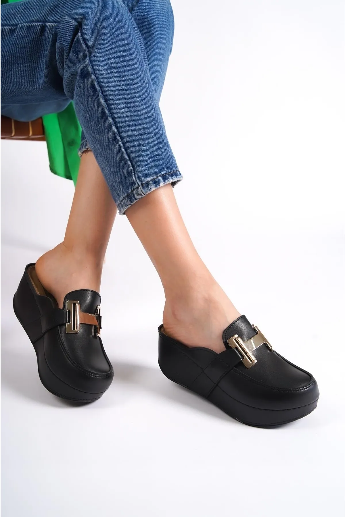 Capone Outfitters  Anatomisch weiche, bequeme Mutterhausschuhe mit Keilabsatz