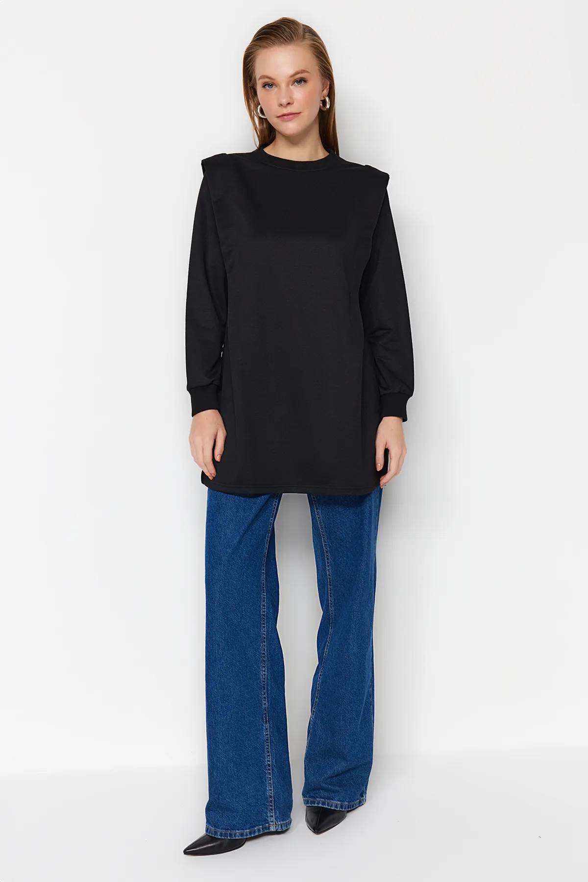 Trendyol Modest  Schwarzes, wattiertes Strick-Sweatshirt TCTAW23TW00250