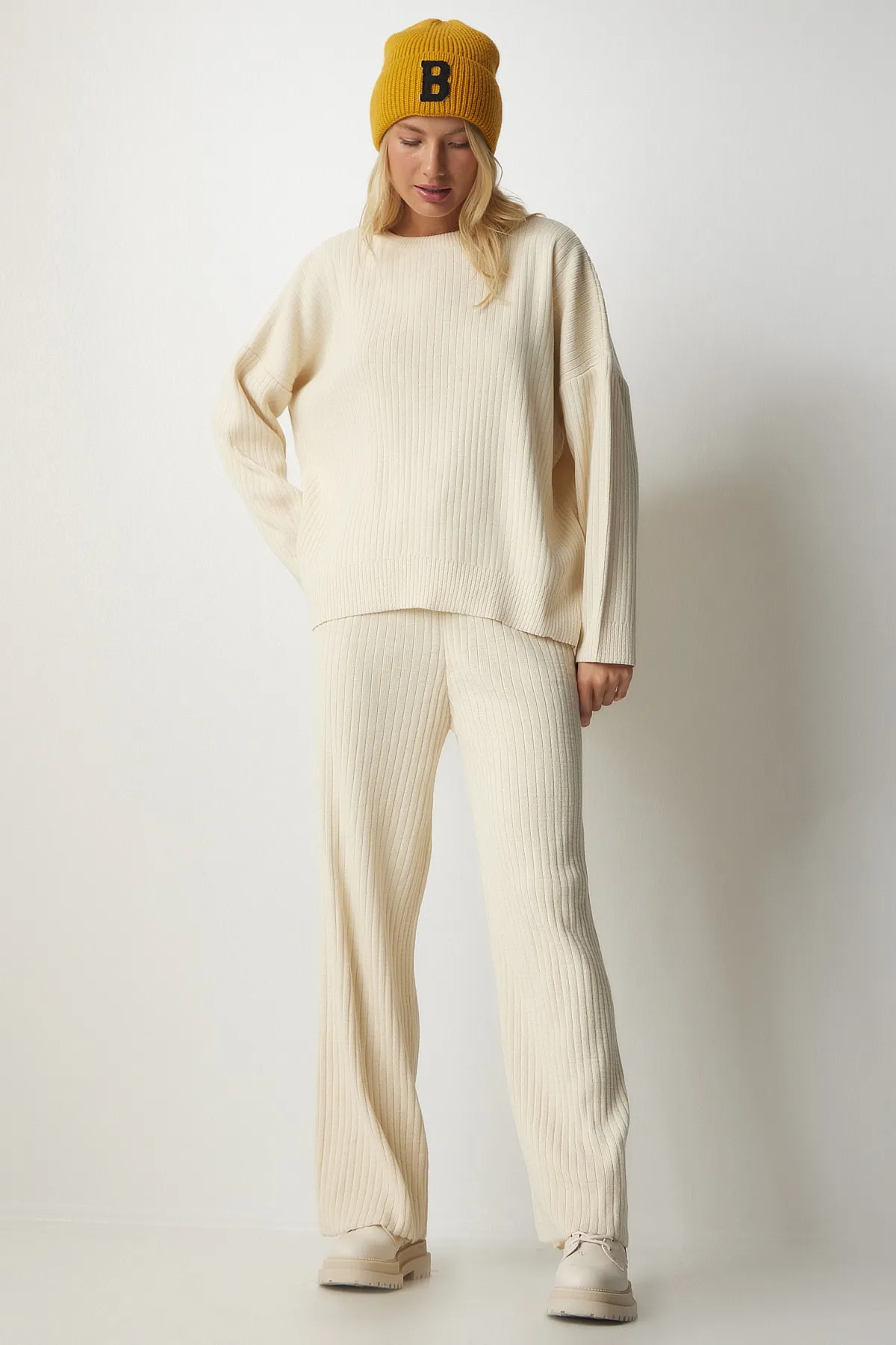 Happiness İstanbul  Cremefarbenes Strick-Sweatshirt-Hosen-Set für Damen MX00112