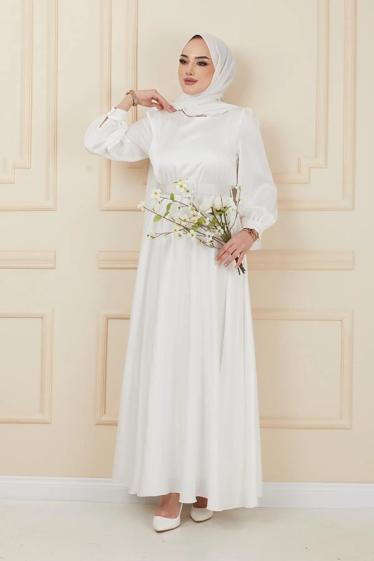 Olcay  Ausgestelltes Abendkleid mit Gürtelzubehör Ecru 1602
