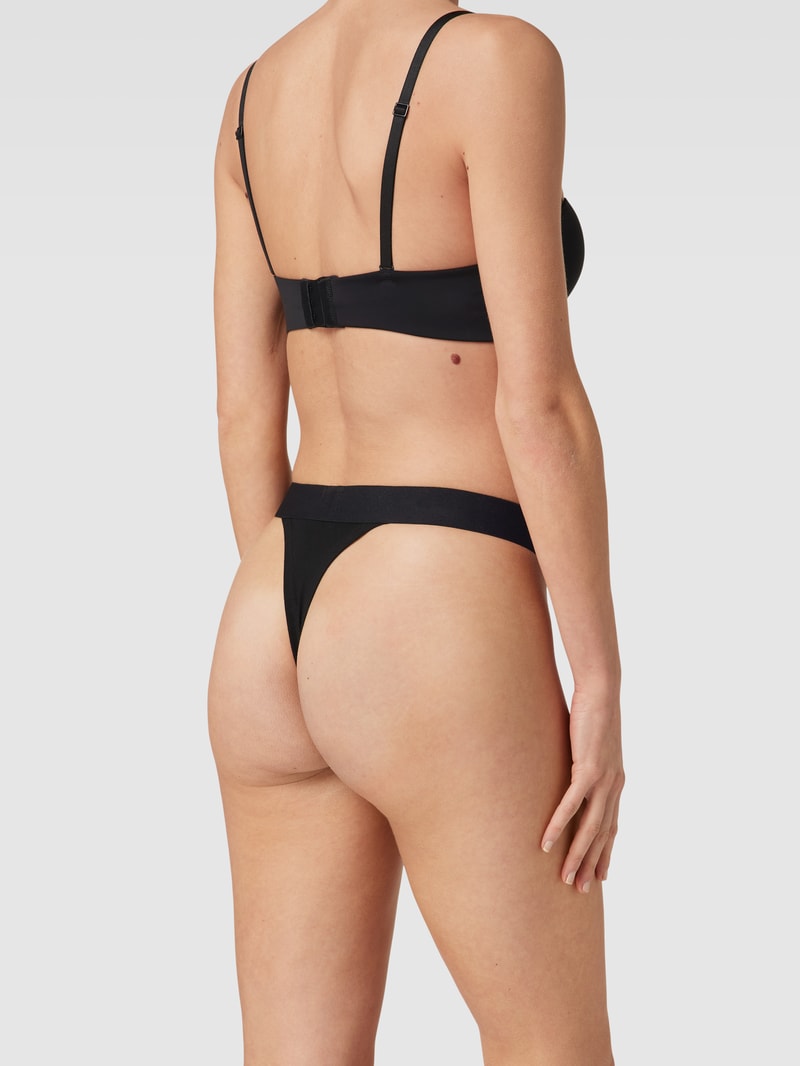 String mit Label-Detail in schwarz