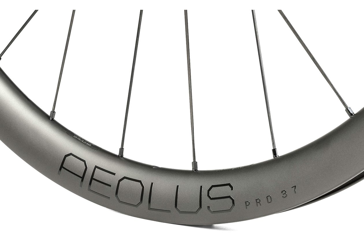 Bontrager Aeolus Pro 37 TLR Disc Road Carbon Hinterrad - 11-fach Shim