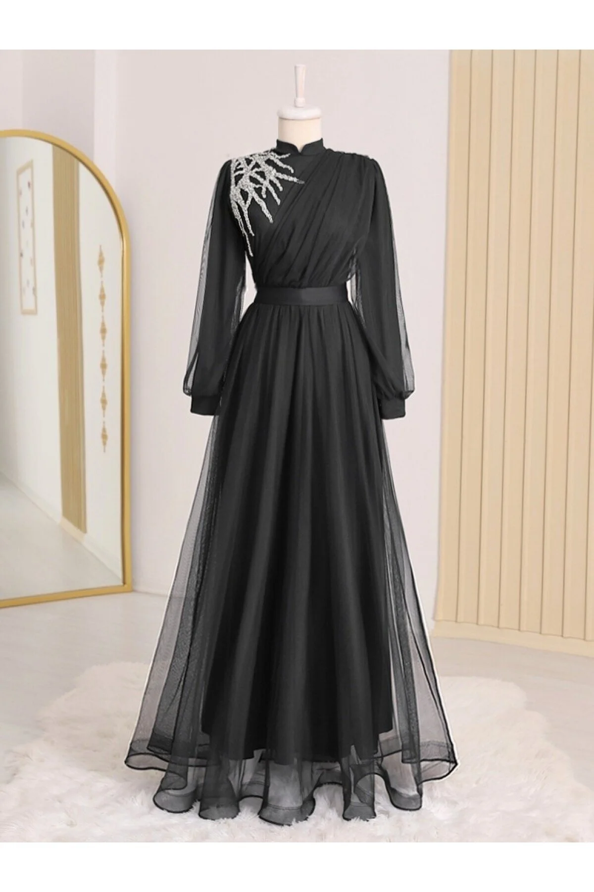 Modamorfo  Drapiertes Tüll-Abendkleid mit Gürtel und Steindetail auf der Vorderseite