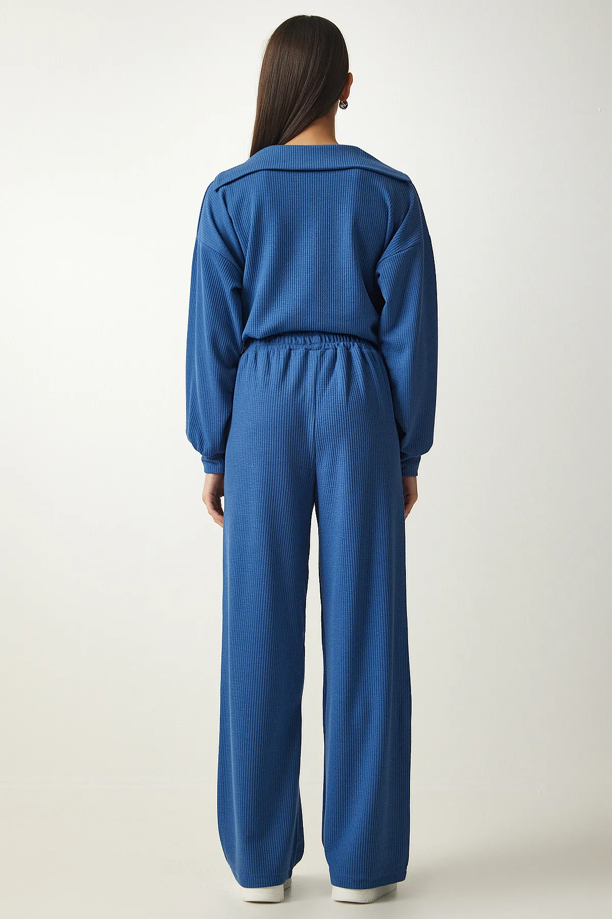 Happiness İstanbul  Damen-Set aus schnurgebundener Strickbluse und Hose in Indigoblau EW00004
