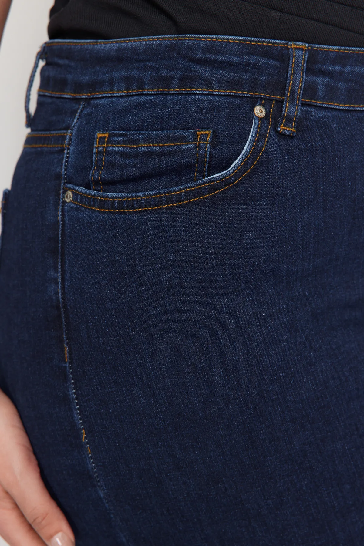 Trendyol Curve  Dunkelblaue, dehnbare Skinny-Jeans mit hoher Taille TBBSS22JE0075